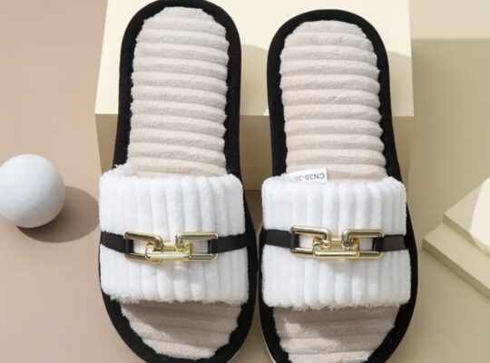Chaussures d’intérieur confortable et silencieuse pour femmes