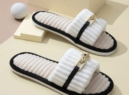 Chaussures d’intérieur confortable et silencieuse pour femmes