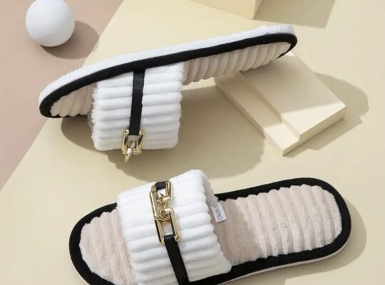 Chaussures d’intérieur confortable et silencieuse pour femmes